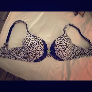 Victoria’s Secret body by Victoria bra
